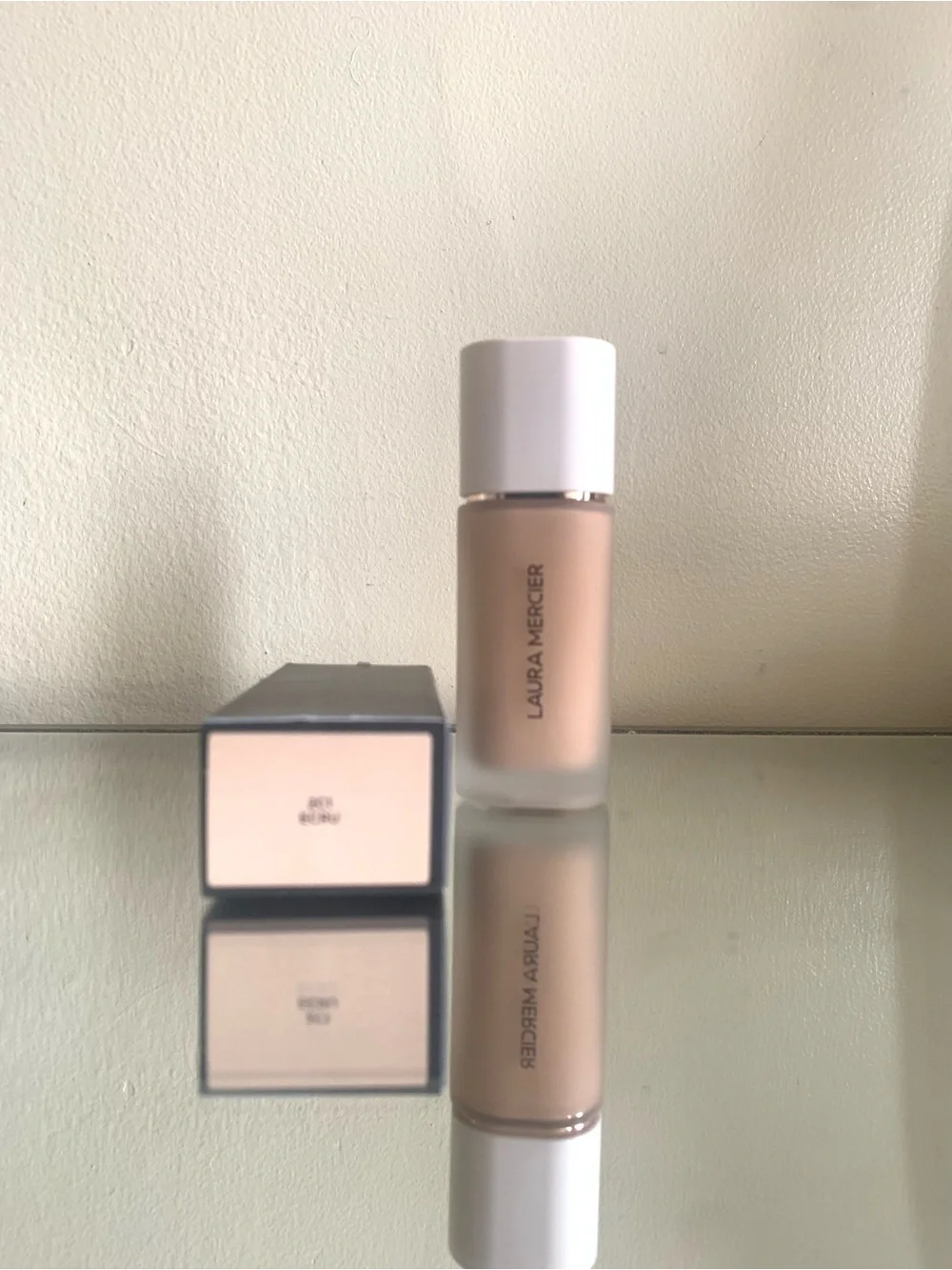 LAURA MERCIER Real Flawless Weightless Perfect Foundation -2C1 ECRU-NIB